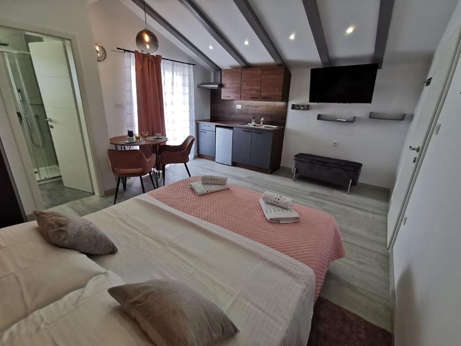 New Nikolina 4 Star Apartment Mali Losinj Exterior photo
