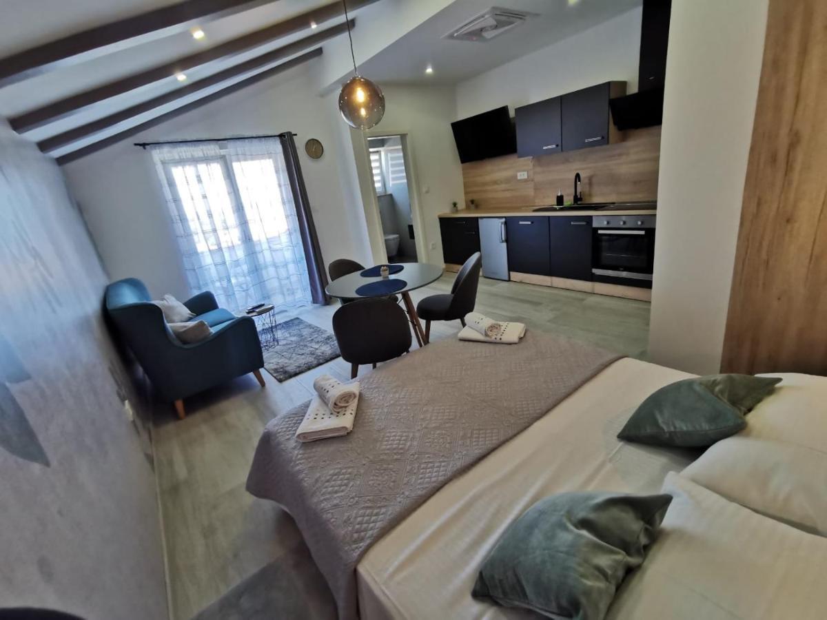 New Nikolina 4 Star Apartment Mali Losinj Exterior photo